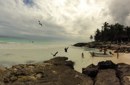 Boot mit Kindern und Fischern